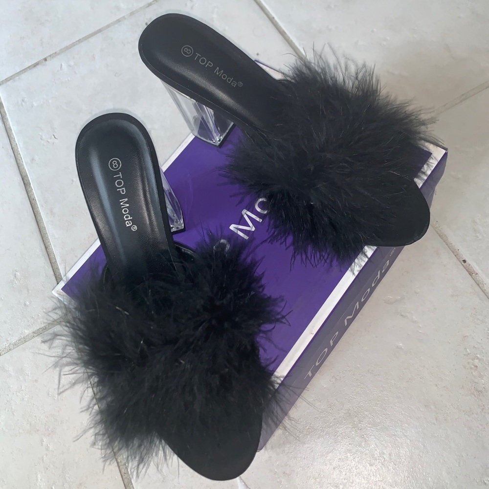 Fuzzy heel slide ons